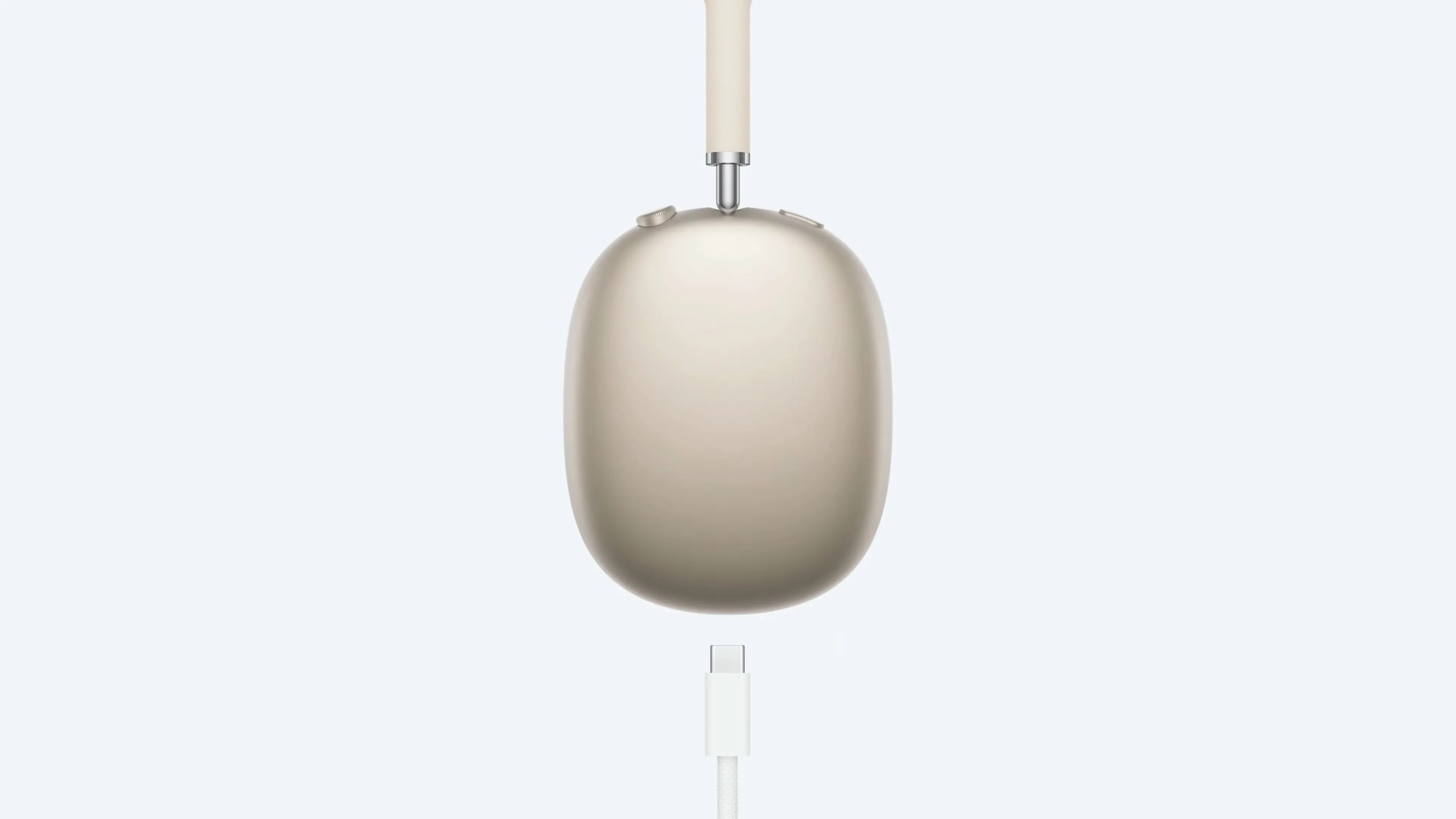 AirPods Max màu Starlight kết nối sạc USB-C, minh họa hạn chế vừa sạc vừa dùng