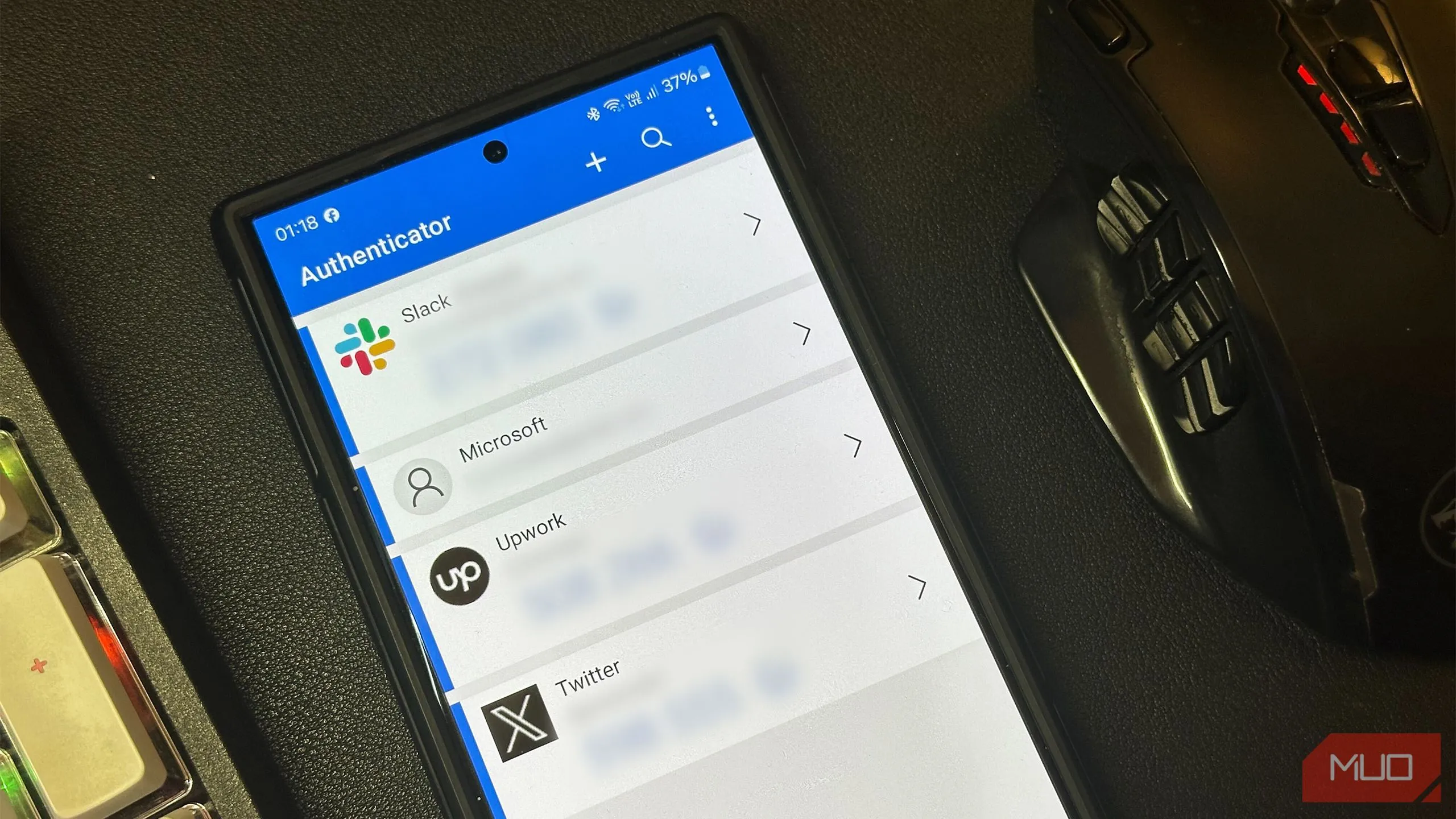 Alt: Ứng dụng Microsoft Authenticator trên Samsung Galaxy S24 Ultra, minh họa cho việc quản lý xác thực 2 yếu tố.