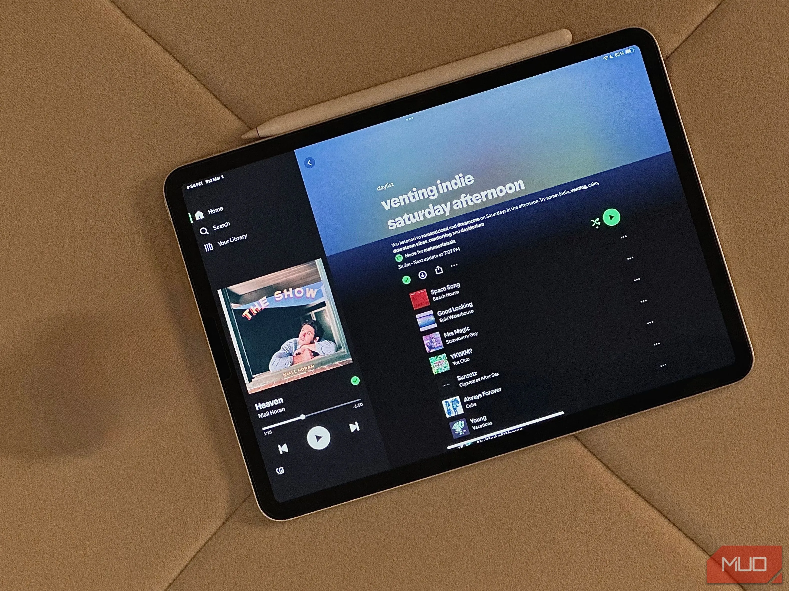 Ảnh chỉnh sửa trên iPad bằng công cụ Clean Up với vết loang màu, minh họa hạn chế của các ứng dụng khác