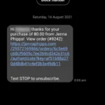 Ảnh chụp màn hình tin nhắn lừa đảo từ Jenna Philips trên smartphone