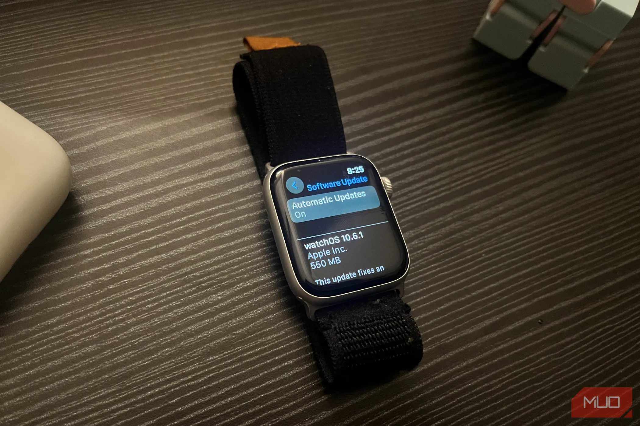 Apple Watch Series 4 hiển thị trang cập nhật phần mềm