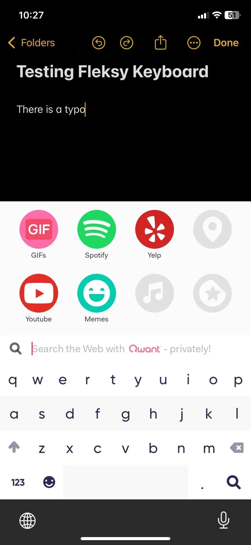 Bàn phím Fleksy hiển thị các tiện ích mở rộng tích hợp như Spotify và YouTube, mang đến khả năng tùy biến và đa chức năng cho người dùng iPhone.