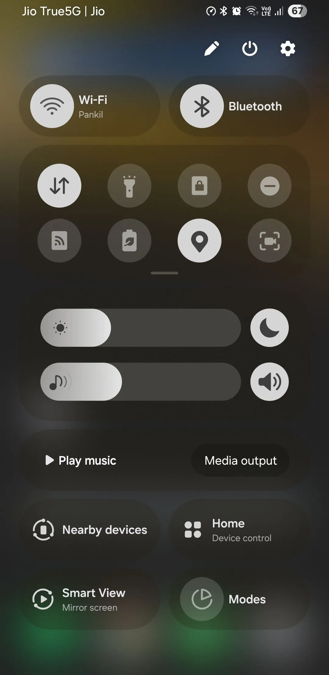 Bảng cài đặt nhanh trên One UI 7 của Samsung, với biểu tượng chỉnh sửa