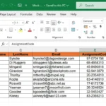 Bảng tính Excel mẫu với dữ liệu được định dạng chuẩn bị cho Mail Merge, bao gồm các cột như Tên, Họ, Email, Công ty và Số điện thoại.