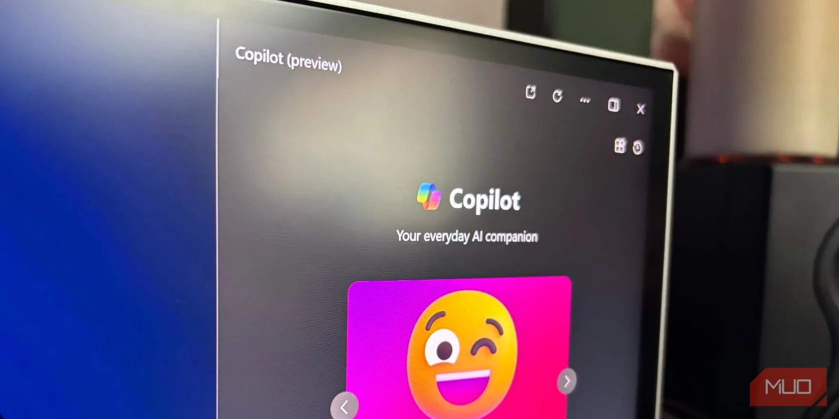 Biểu tượng và giao diện trợ lý AI Copilot trên Windows 11