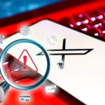 Biểu tượng X trên điện thoại với kính lúp, minh họa nguy cơ rò rỉ thông tin cá nhân trên super app