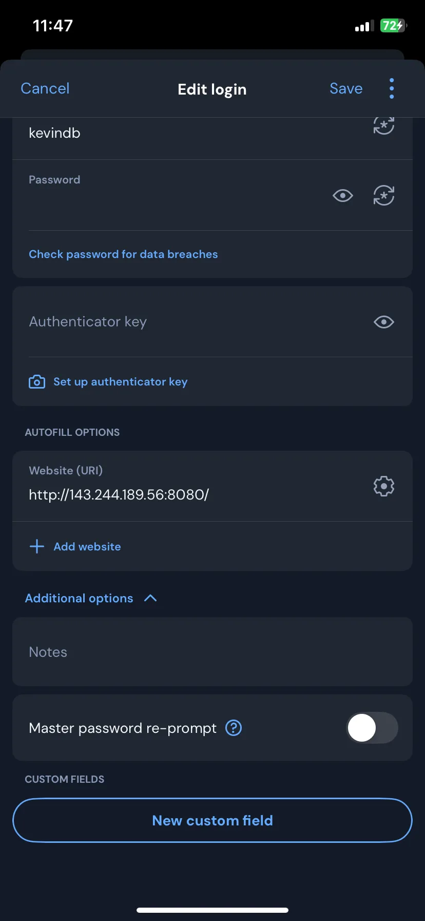 Bitwarden hiển thị tùy chọn thêm trường tùy chỉnh (Custom Fields) với các loại văn bản, ẩn, boolean cho mục đăng nhập