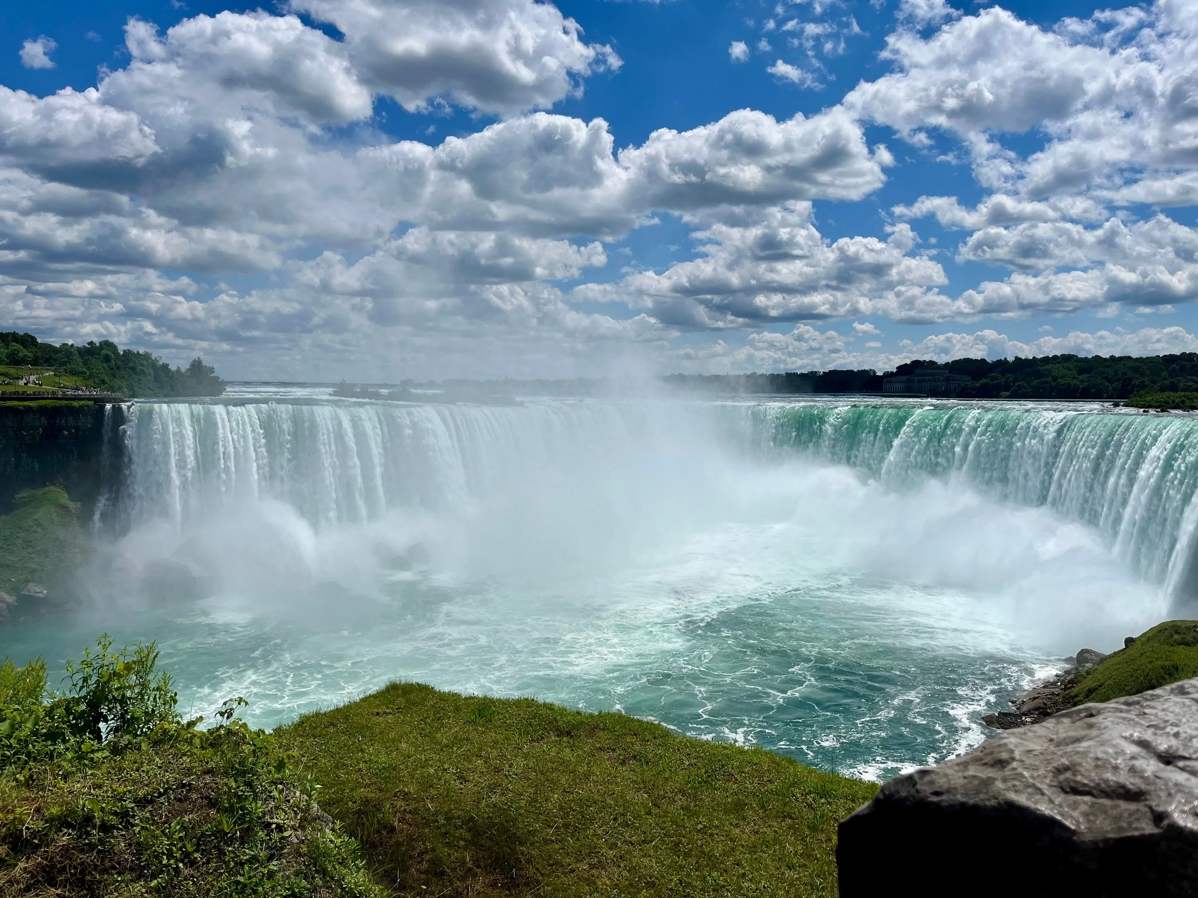 Bức ảnh gốc Thác Niagara chưa chỉnh sửa, thể hiện vẻ đẹp tự nhiên của địa danh.