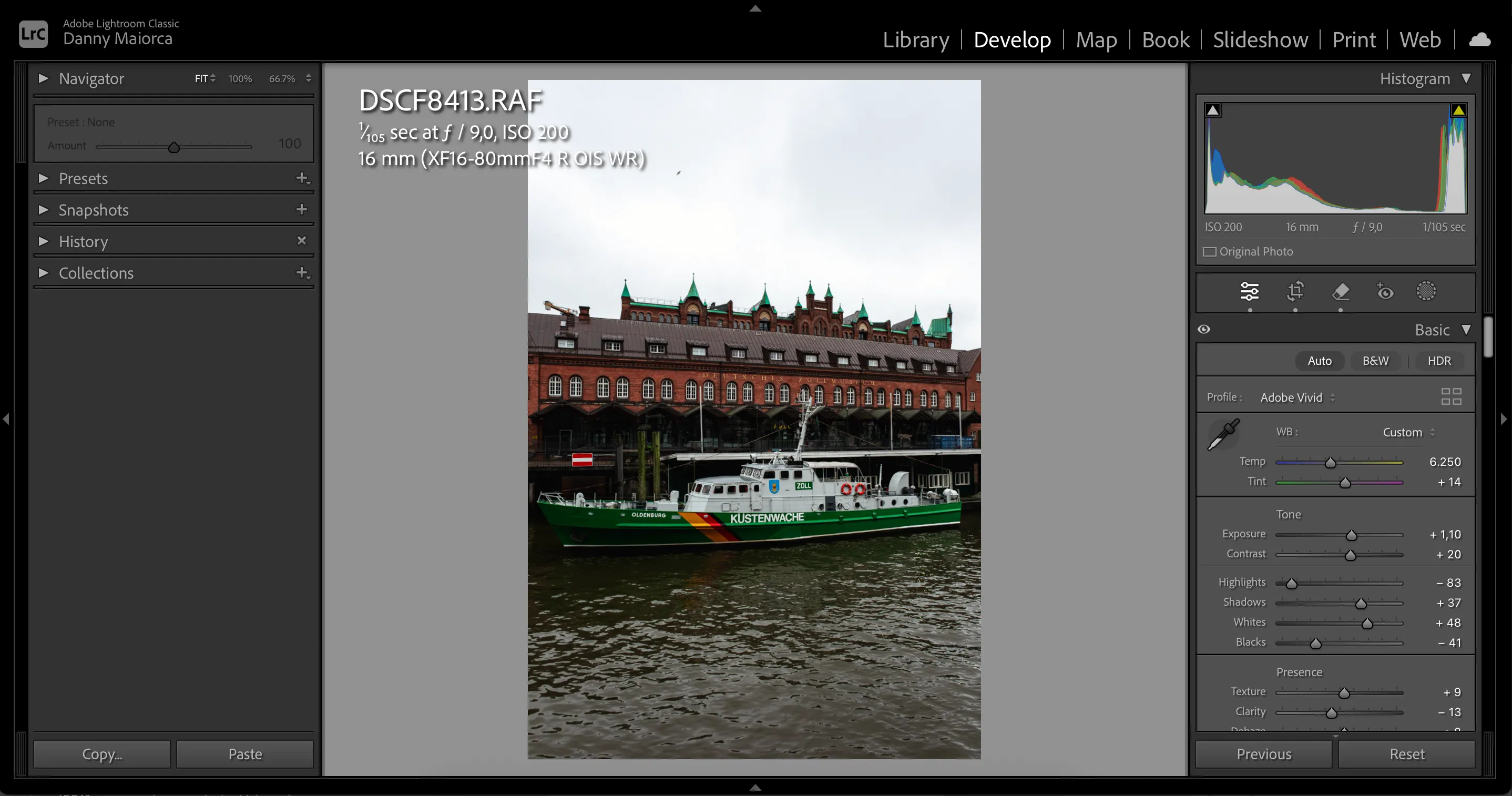 Các công cụ tự động cải thiện hình ảnh trong giao diện Adobe Lightroom.