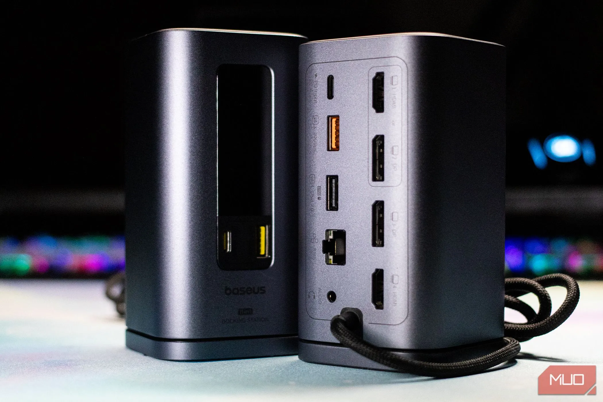 Các cổng kết nối phía sau trên phiên bản Windows của Dock Baseus Spacemate 11-in-1, với cổng DisplayPort và HDMI