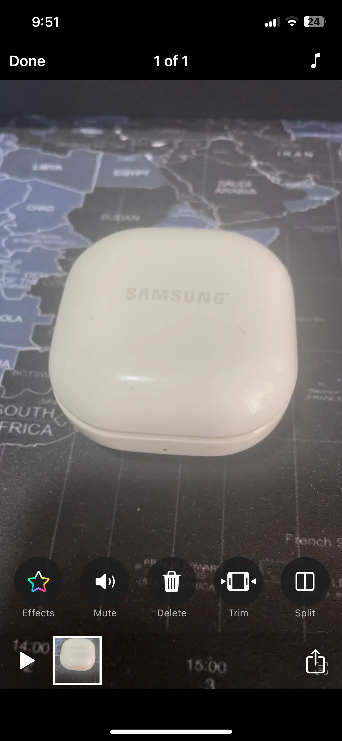 Các tùy chọn chỉnh sửa video trong ứng dụng Clips trên iPhone, bao gồm bộ lọc và nhãn dán.
