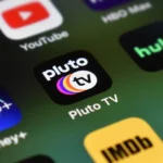 Các ứng dụng dịch vụ streaming trên điện thoại, tập trung vào Pluto TV, minh họa sự đa dạng lựa chọn xem phim trực tuyến