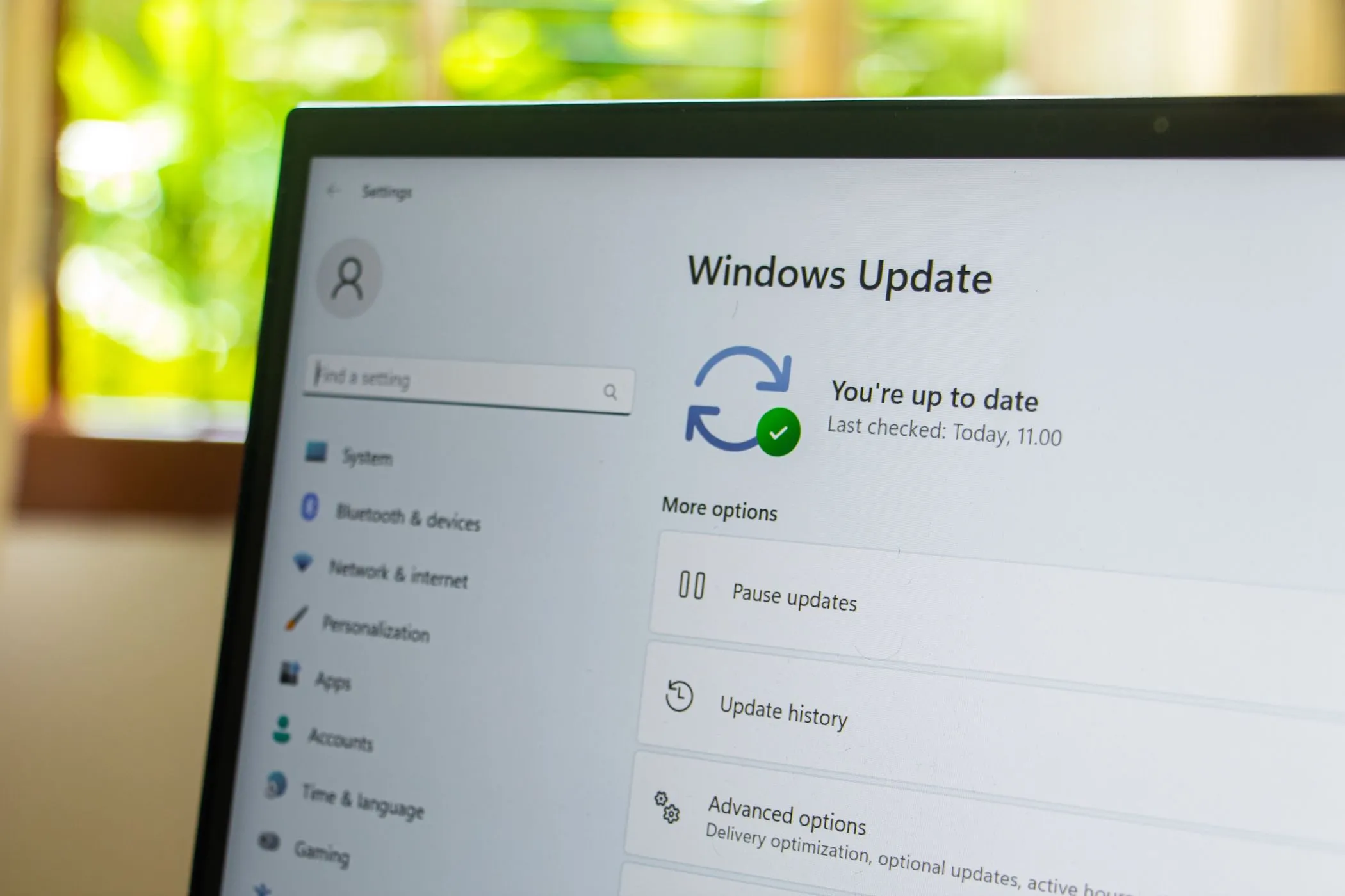 Cài đặt Windows Update hiển thị trên giao diện laptop, minh họa quá trình cập nhật hệ thống Windows.