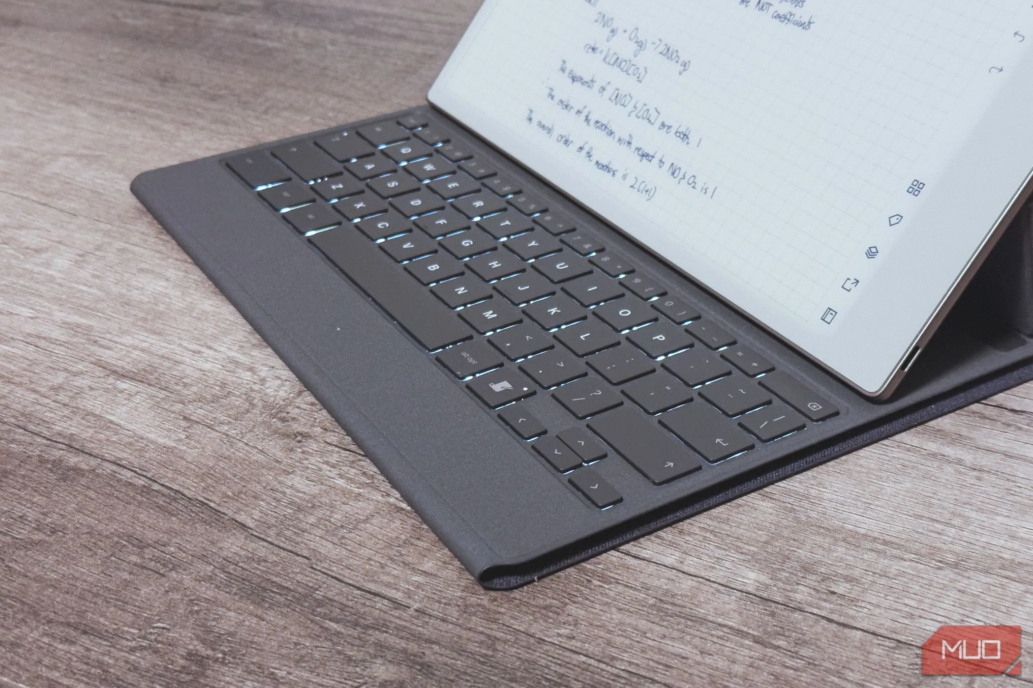 Cận cảnh các phím trên bàn phím Type Folio của reMarkable Paper Pro