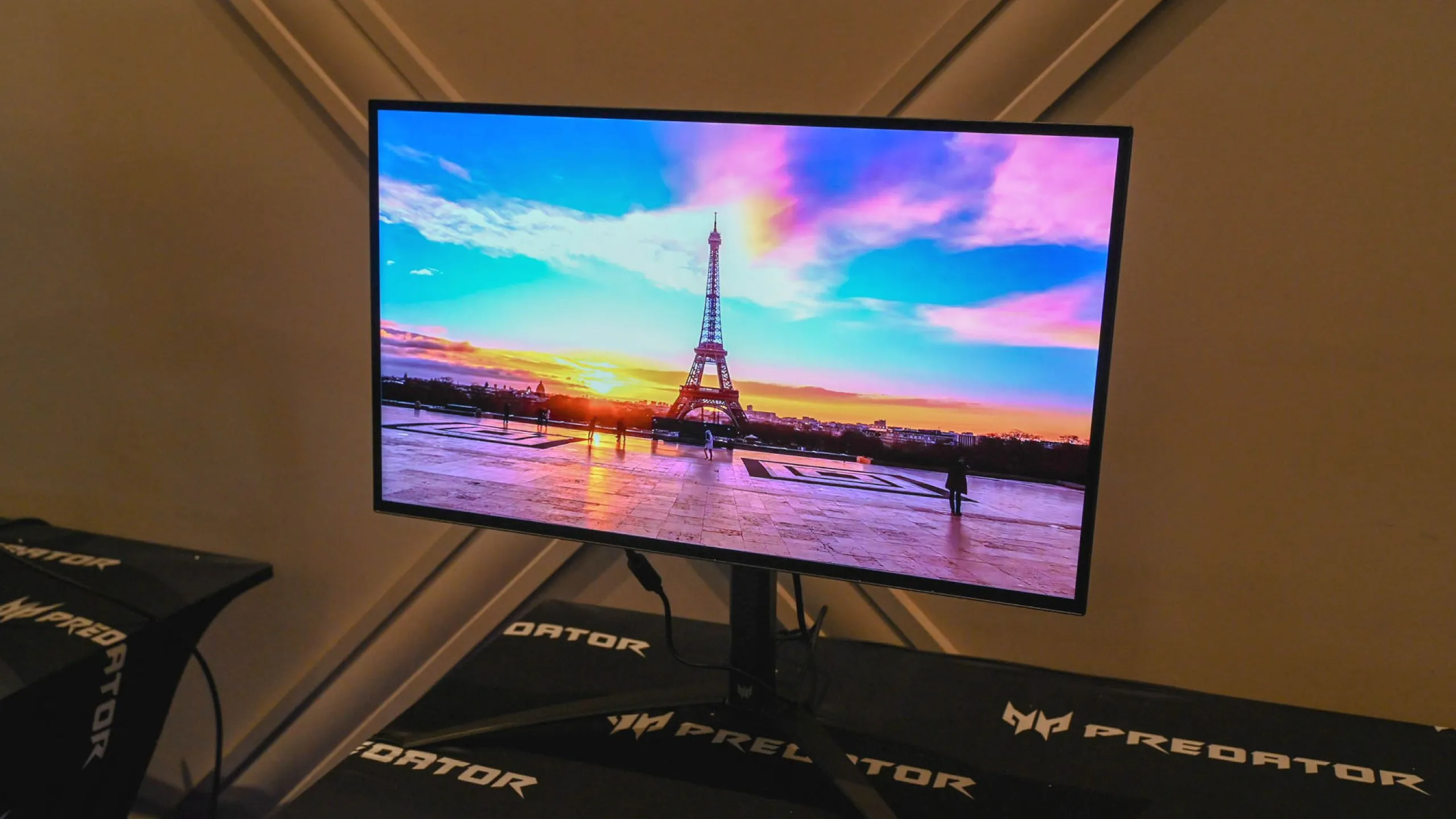 Cận cảnh chi tiết hiển thị trên màn hình gaming OLED, minh họa khả năng tái tạo hình ảnh nhưng cũng tiềm ẩn rủi ro suy giảm tuổi thọ điểm ảnh