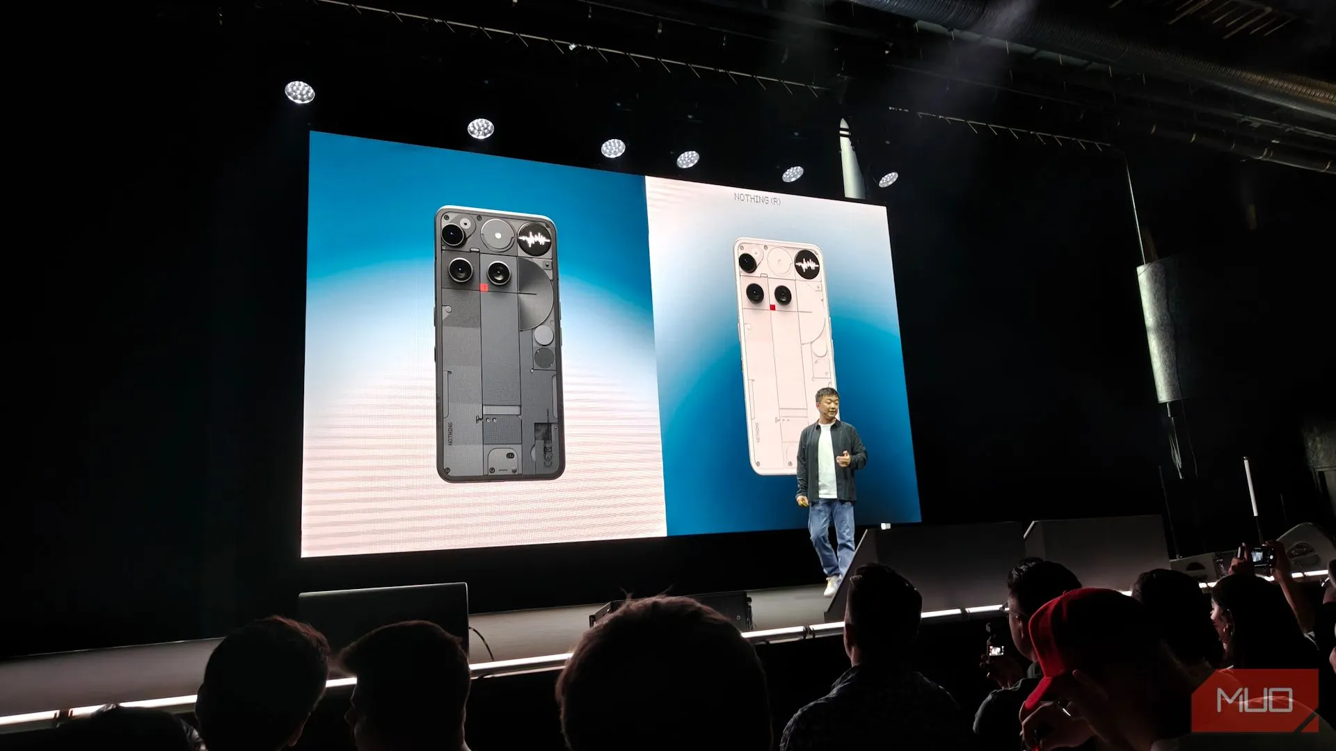 Carl Pei trên sân khấu ra mắt Nothing Phone 3