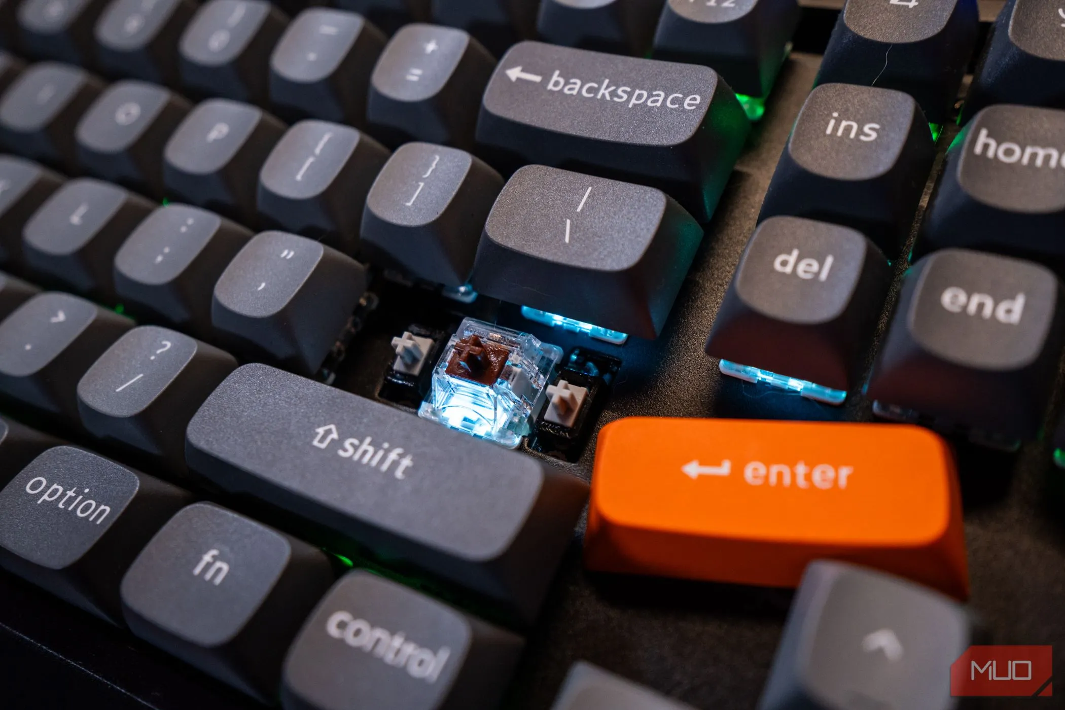 Chi tiết switch và PCB Stabilizer của phím Enter trên Keychron K8 Max, tăng cường độ ổn định