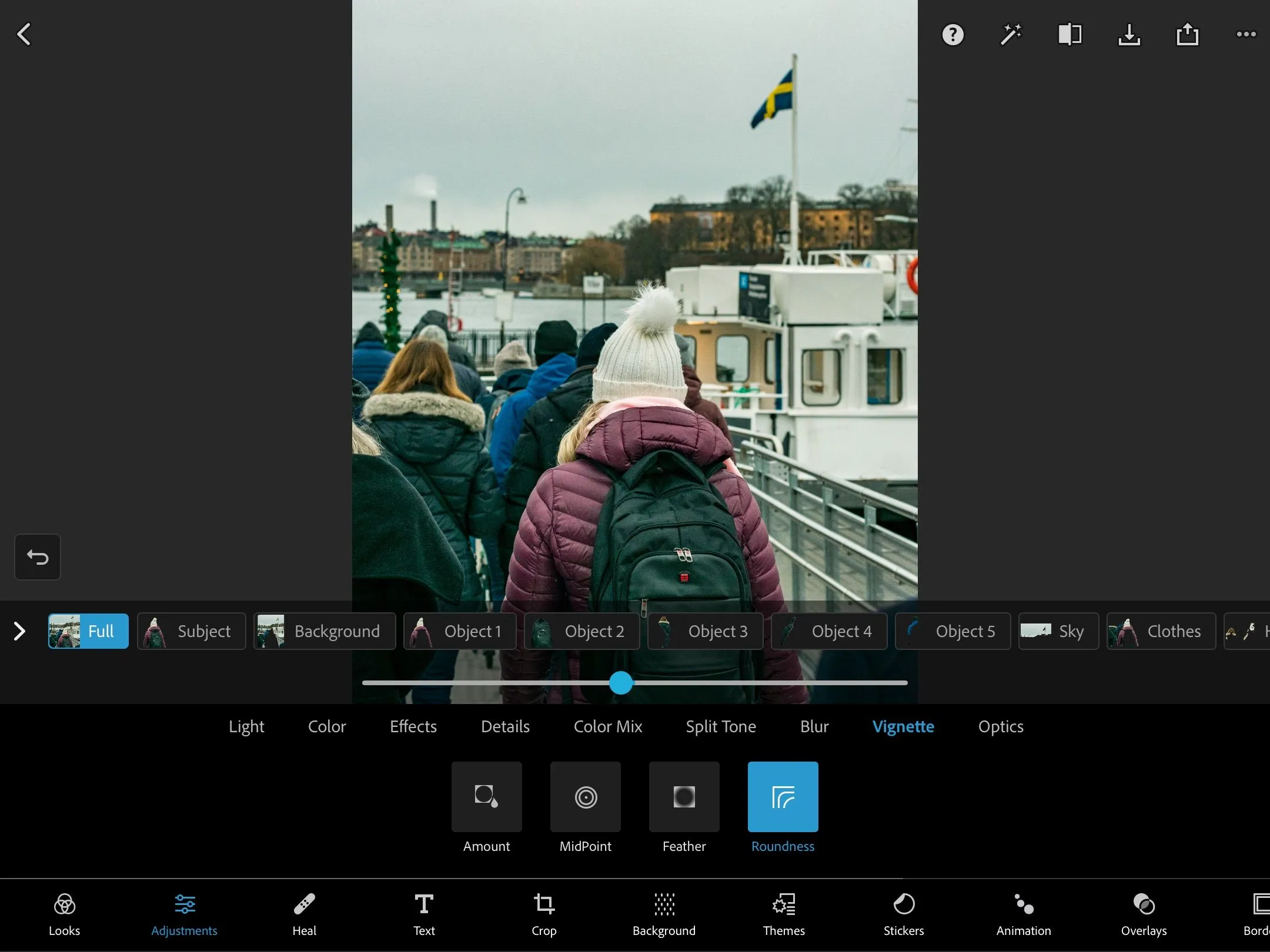 Chỉnh sửa các đối tượng và chủ thể riêng biệt trong ảnh bằng Photoshop Express trên iPad