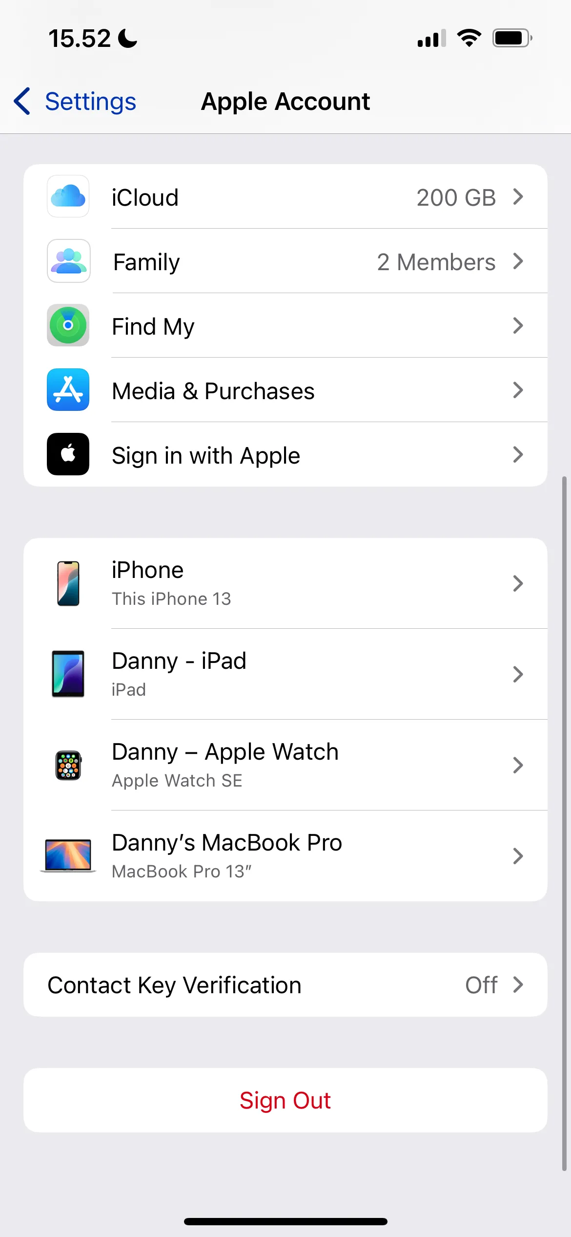 Chọn mục iCloud trong Cài đặt Tài khoản Apple để quản lý dung lượng