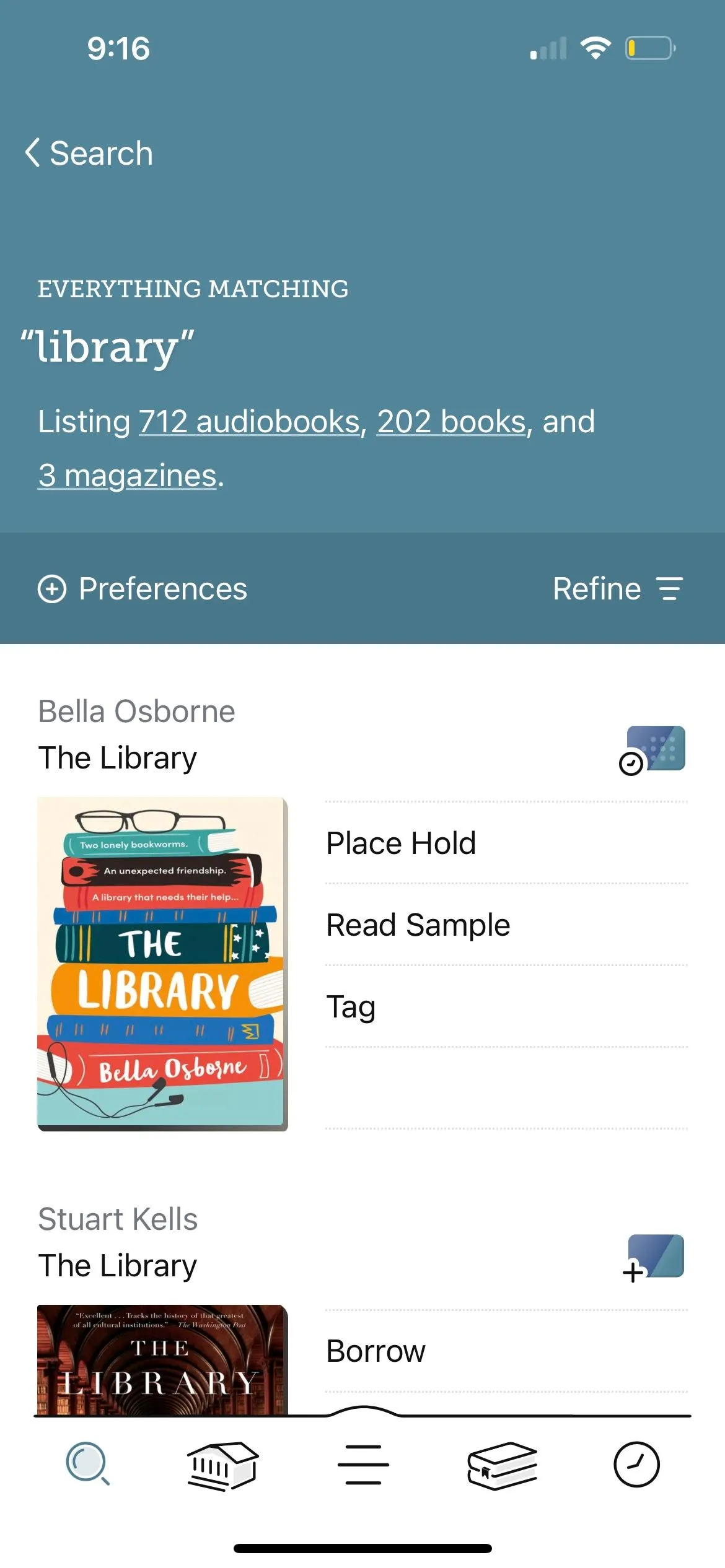 Chức năng tìm kiếm sách và audiobook trong ứng dụng Libby, hiển thị các tựa sách sẵn có để mượn.