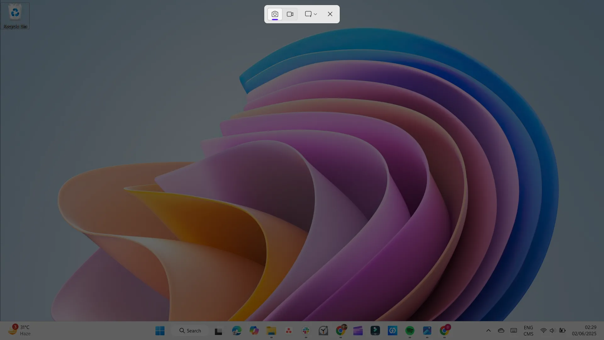 Công cụ Snipping Tool của Windows đang chụp một phần màn hình, cho phép người dùng tùy chỉnh khu vực chụp ảnh.
