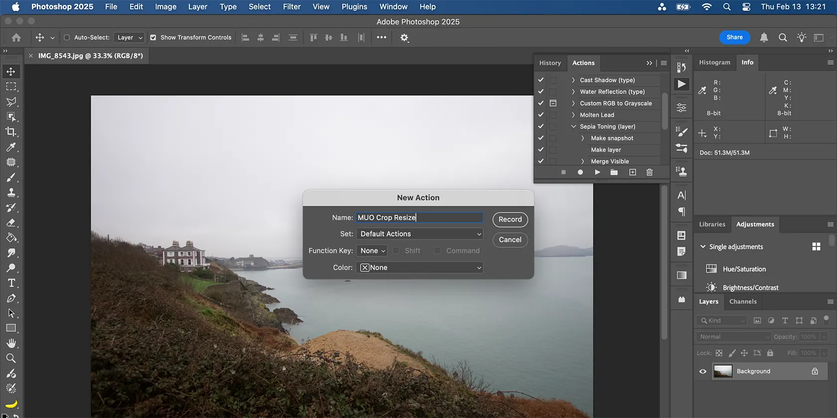 Cửa sổ 'New Action' trong Photoshop, nơi người dùng có thể đặt tên, gán phím tắt và bắt đầu ghi lại quy trình làm việc để tạo Action mới.