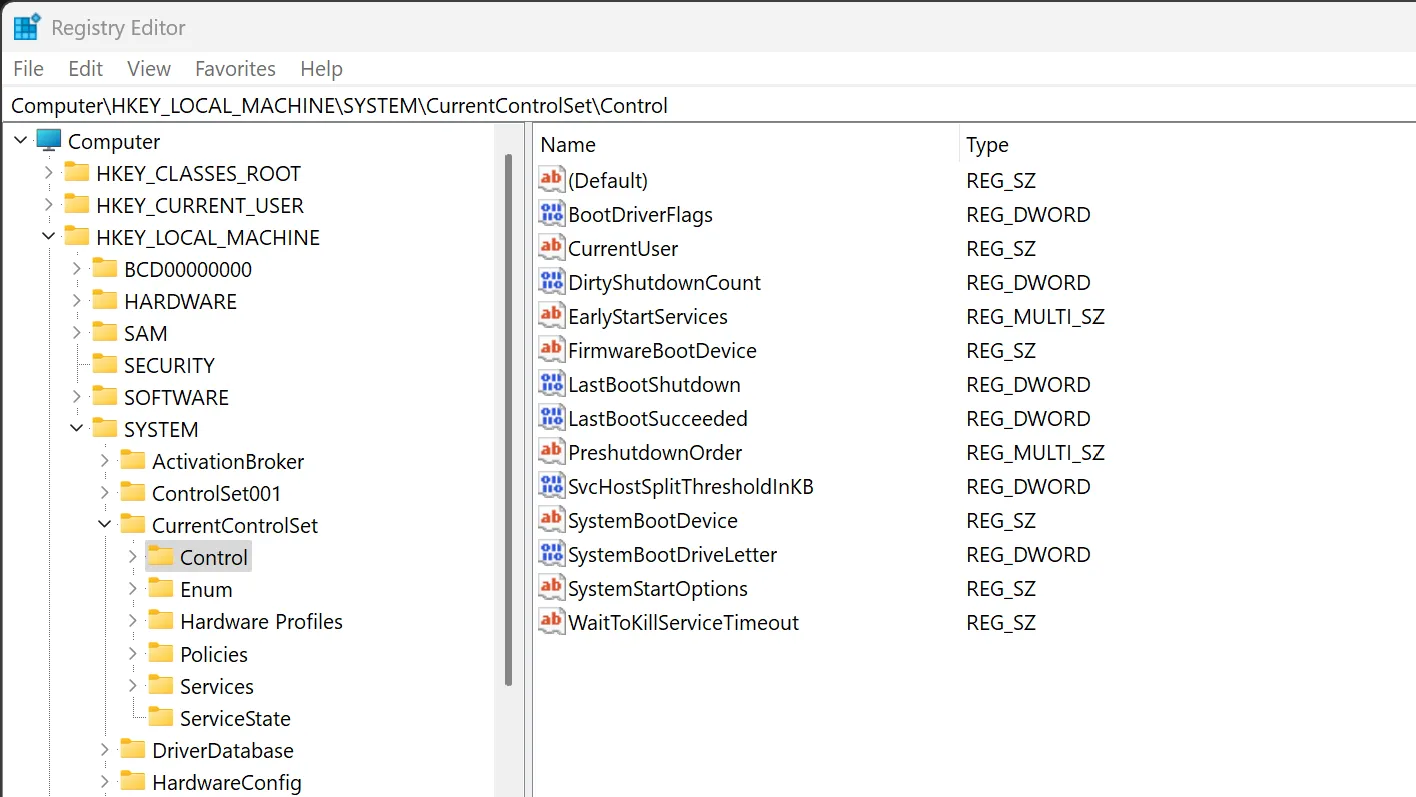 Cửa sổ Registry Editor của Windows hiển thị các tham số điều khiển liên quan đến tối ưu ổ cứng NVMe.