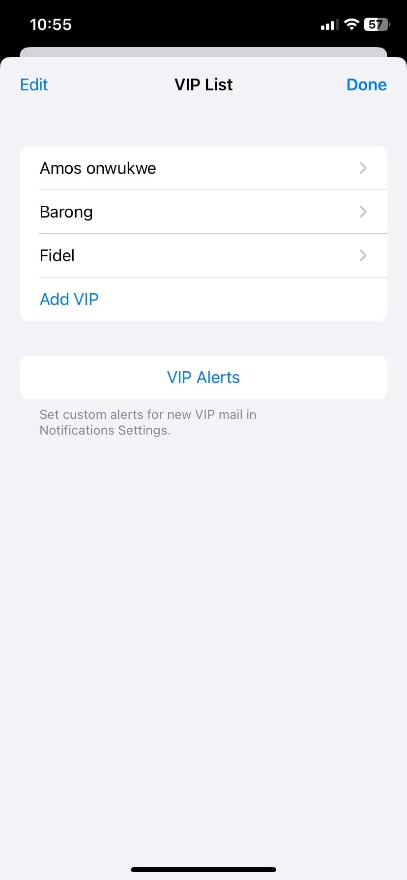 Danh sách liên hệ VIP đã được đánh dấu trong Apple Mail trên iPhone
