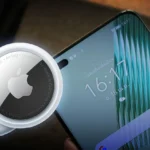 Điện thoại Android hiển thị cảnh báo AirTag, cùng với một AirTag, minh họa tính năng phát hiện thiết bị theo dõi không mong muốn