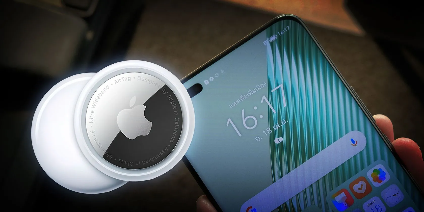 Điện thoại Android hiển thị cảnh báo AirTag, cùng với một AirTag, minh họa tính năng phát hiện thiết bị theo dõi không mong muốn