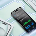 Điện thoại iPhone hiển thị mức sử dụng pin và các biểu tượng pin trên màn hình, minh họa việc quản lý hiệu năng và tuổi thọ pin trên thiết bị di động.