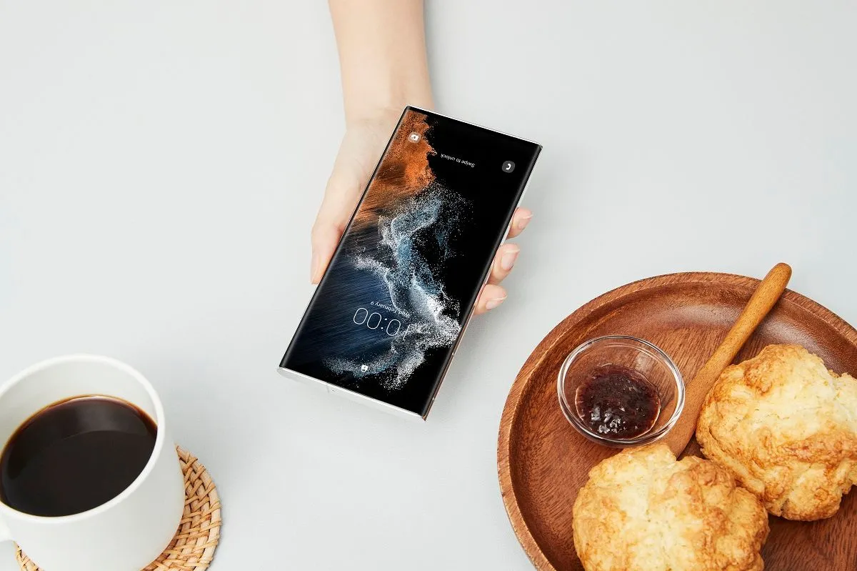 Điện thoại Samsung Galaxy S22 Ultra màu trắng Phantom