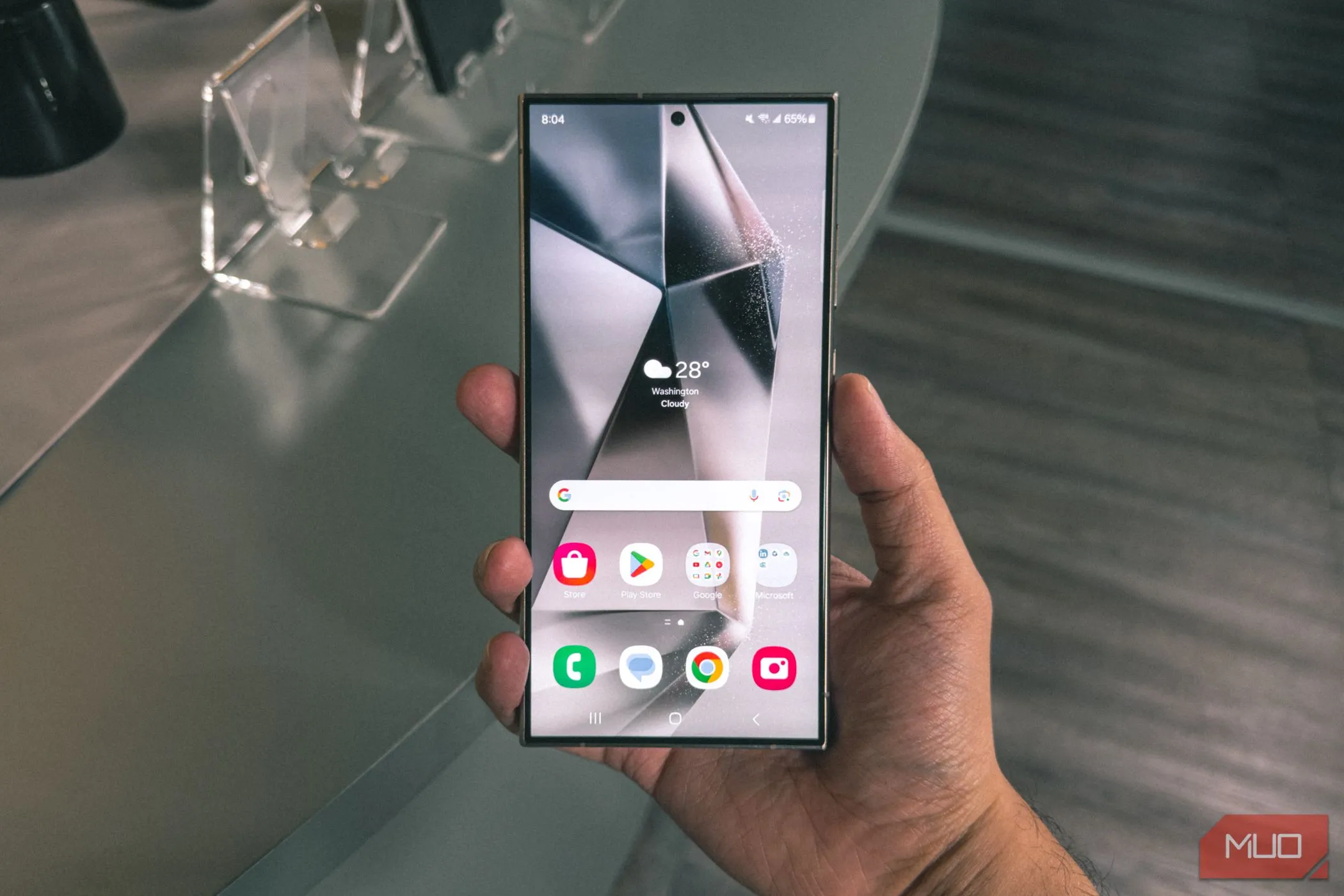 Điện thoại Samsung Galaxy S24 Ultra, một trong những thiết bị Android cho phép tùy chỉnh launcher dễ dàng.