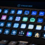 Elgato Stream Deck XL hiển thị các phím tắt ứng dụng và thư mục trên màn hình, giúp dọn dẹp không gian làm việc