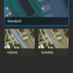 Giao diện Apple Maps trên trình duyệt di động hiển thị các chế độ xem vệ tinh và lai, minh họa khả năng hiển thị bản đồ chi tiết của ứng dụng.