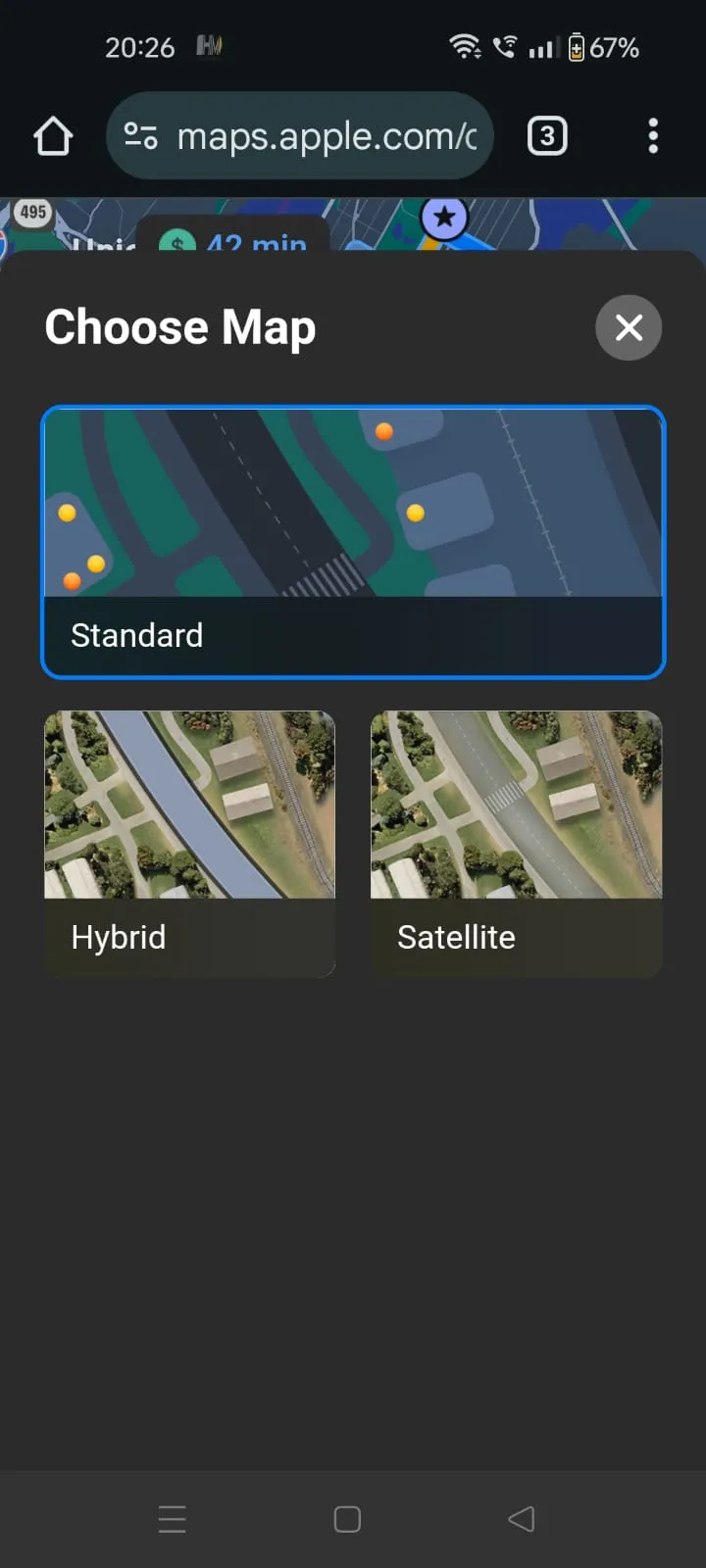 Giao diện Apple Maps trên trình duyệt di động hiển thị các chế độ xem vệ tinh và lai, minh họa khả năng hiển thị bản đồ chi tiết của ứng dụng.