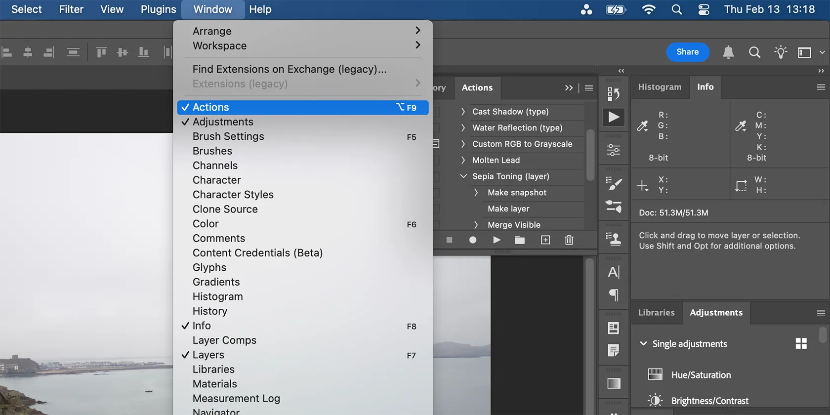Giao diện bảng điều khiển Actions trong Photoshop, hiển thị vị trí của mục Actions trong menu Window và biểu tượng phát quen thuộc.