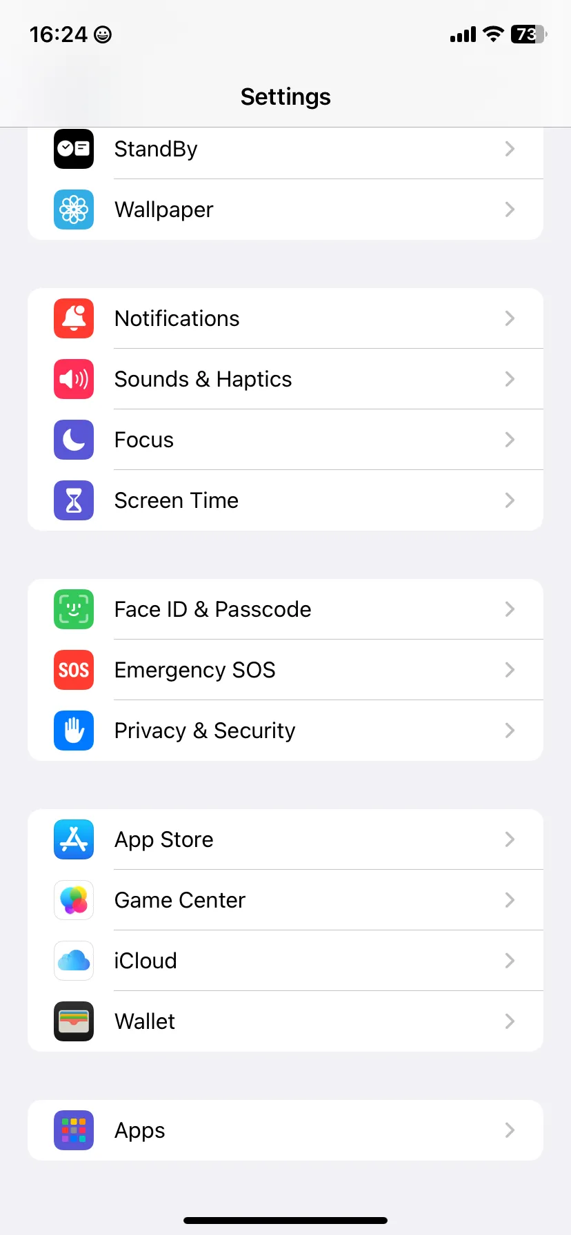 Giao diện Cài đặt iPhone hiển thị tùy chọn Ứng dụng để quản lý ứng dụng