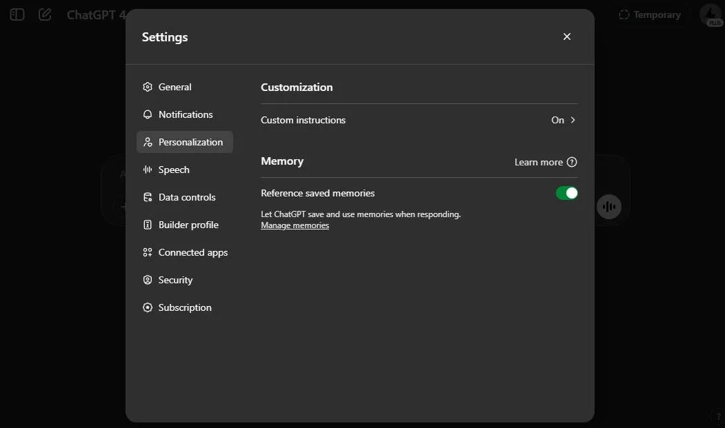 Giao diện cài đặt Personalization trong ChatGPT với tùy chọn "Reference saved memories" được bật, minh họa vị trí để người dùng vô hiệu hóa hoàn toàn tính năng ghi nhớ của AI.