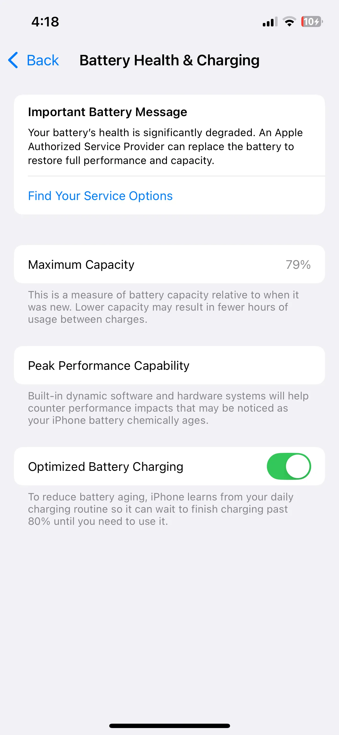Giao diện cài đặt Tình trạng pin &amp; Sạc pin trên iPhone, hiển thị trạng thái pin và tùy chọn Sạc pin được tối ưu hóa.