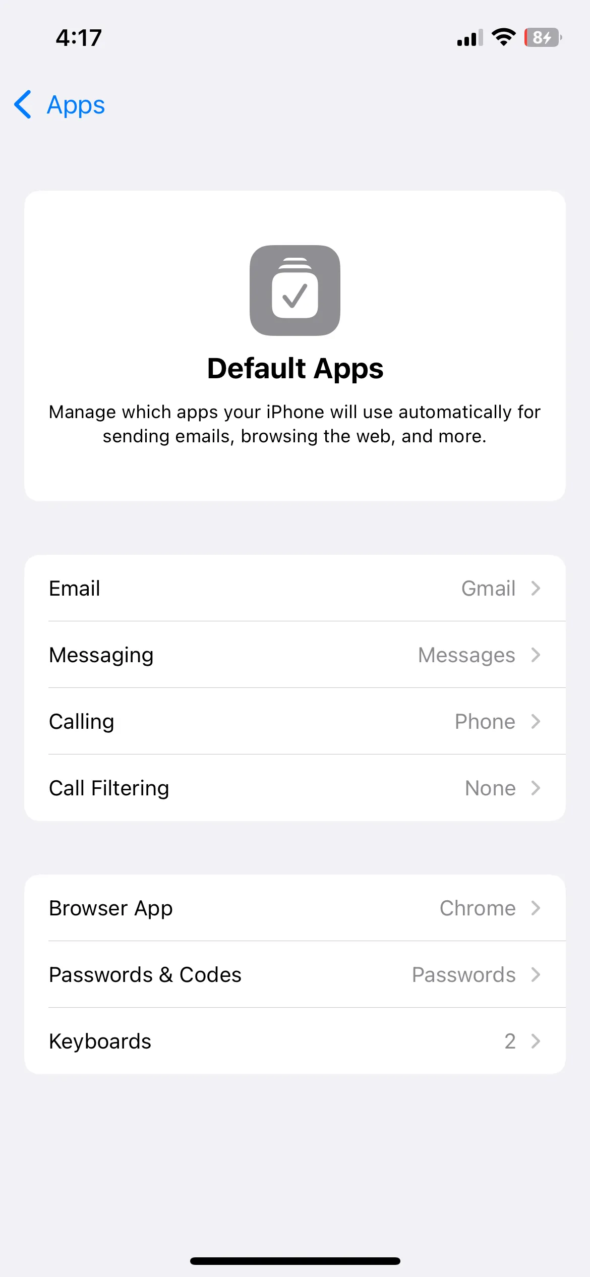 Giao diện cài đặt ứng dụng mặc định trên iPhone, cho phép thay đổi ứng dụng email, trình duyệt, v.v.