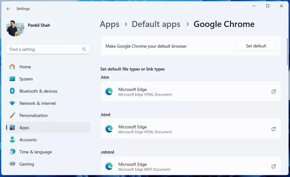 Giao diện Cài đặt ứng dụng mặc định trên Windows 11, nơi người dùng có thể dễ dàng thay đổi các ứng dụng mặc định cho trình duyệt, trình phát media và nhiều loại tệp khác.
