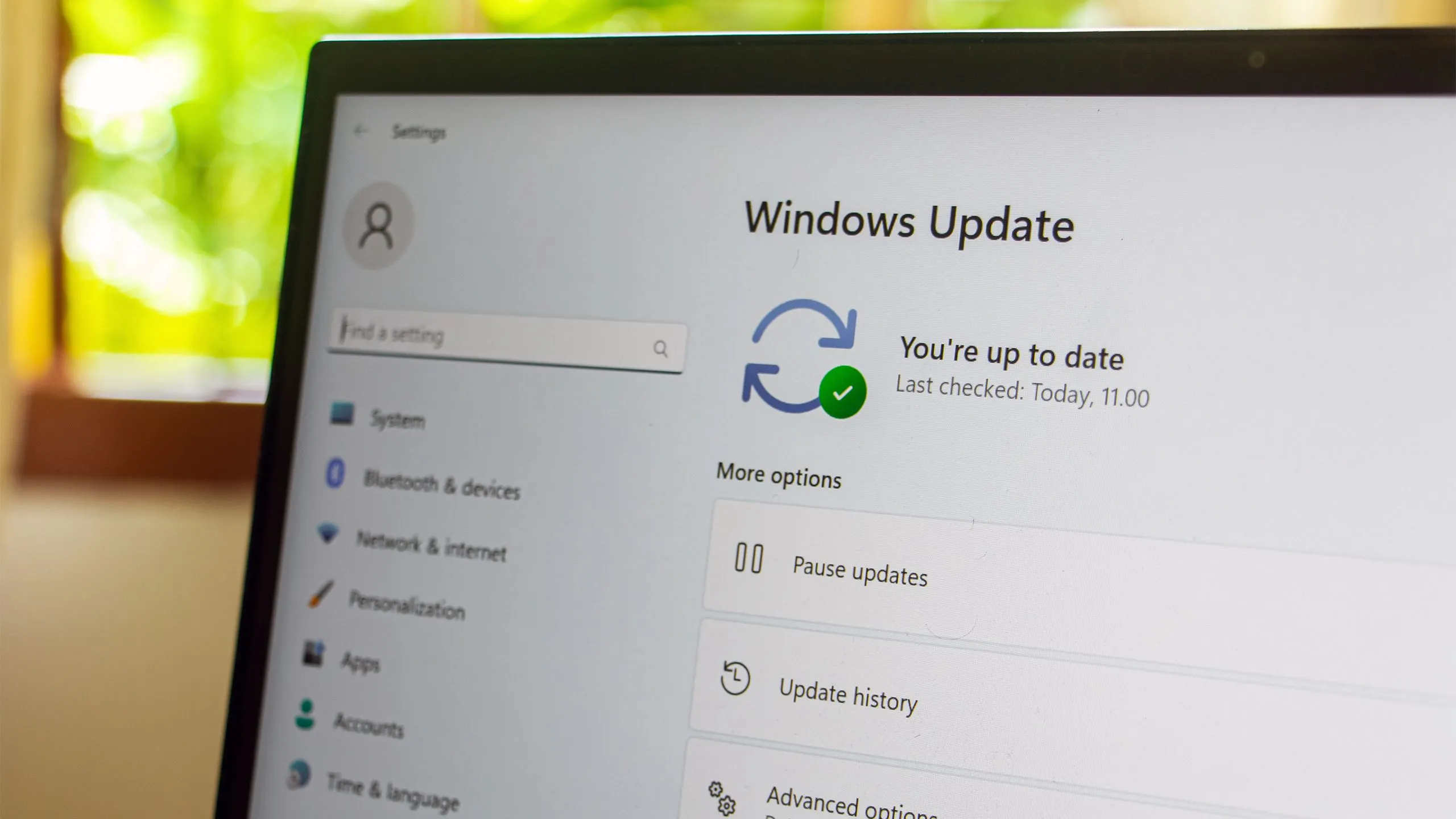 Giao diện cài đặt Windows Update trong ứng dụng Cài đặt của Windows 11, hiển thị trạng thái cập nhật hệ thống.