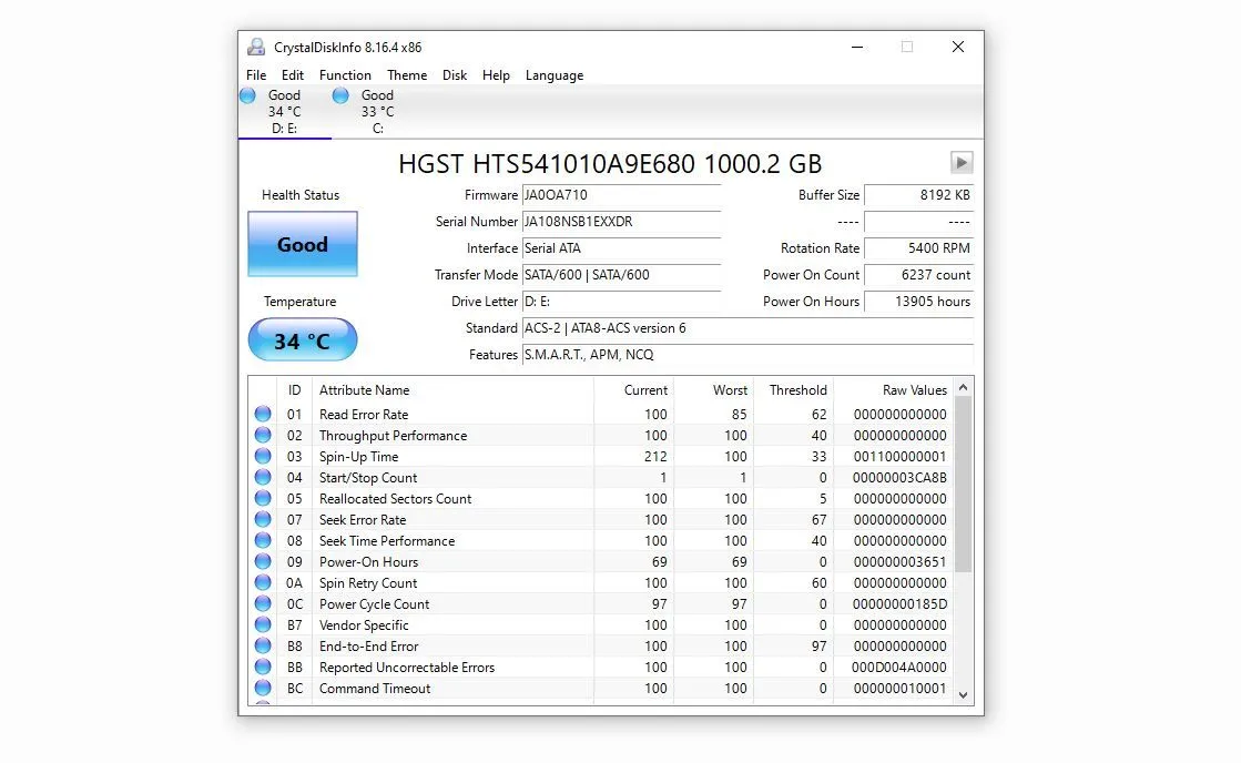 Giao diện công cụ CrystalDiskInfo hiển thị tình trạng sức khỏe ổ cứng trên Windows 10