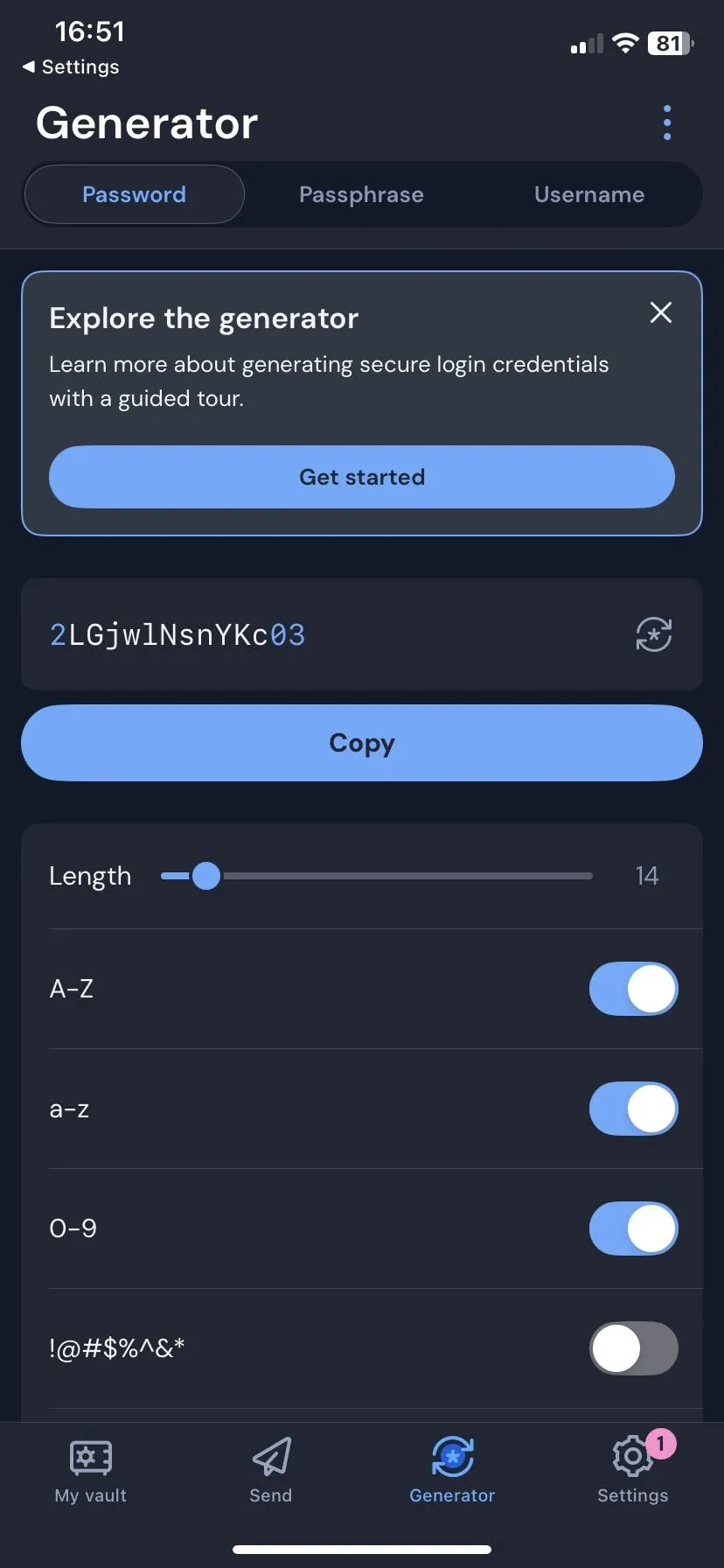 Giao diện công cụ tạo mật khẩu mạnh của Bitwarden trên iPhone, giúp bảo mật tài khoản.
