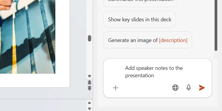 Giao diện Copilot để yêu cầu thêm ghi chú diễn giả vào bài thuyết trình PowerPoint.