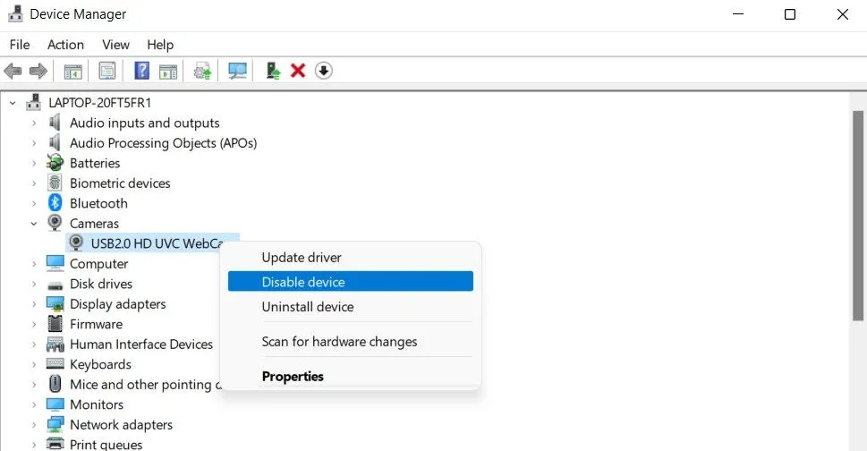 Giao diện Device Manager trên Windows để vô hiệu hóa webcam tích hợp.