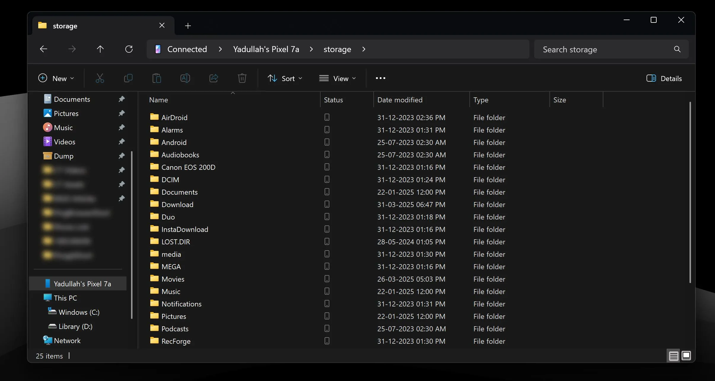 Giao diện File Explorer của Windows hiển thị thư mục lưu trữ điện thoại được kết nối qua Phone Link.