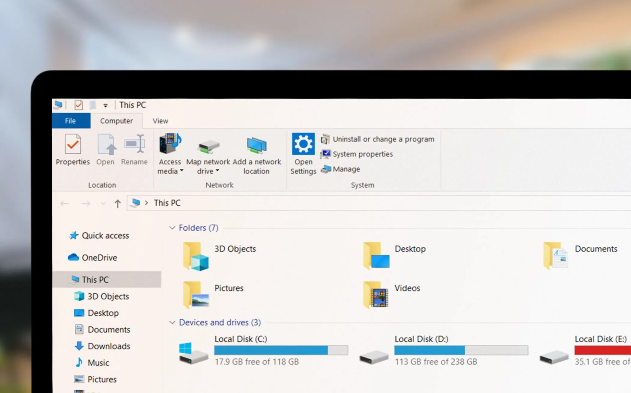 Giao diện File Explorer đang mở trên laptop chạy Windows