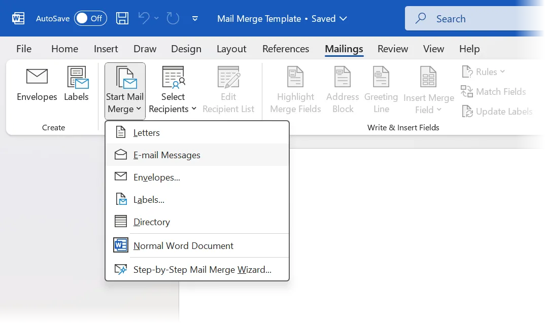 Giao diện Microsoft Word hiển thị tab Mailings, với tùy chọn 'Start Mail Merge' và menu thả xuống 'E-mail Messages' được chọn để bắt đầu quy trình trộn thư.